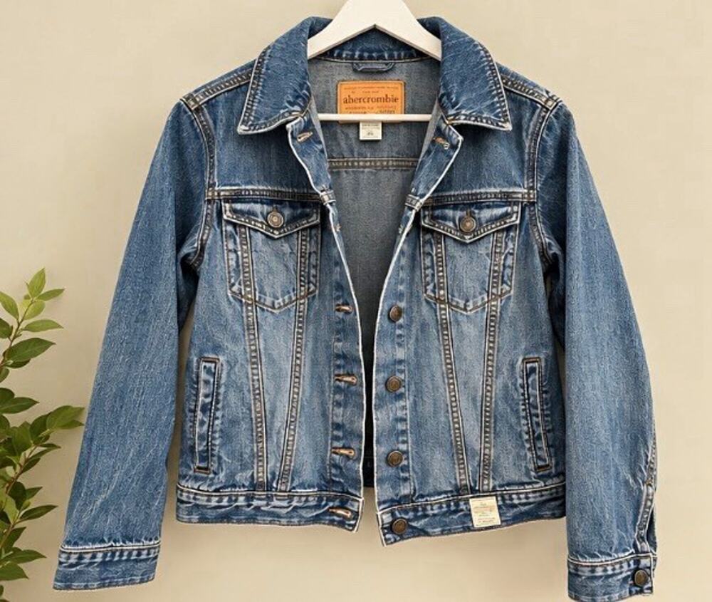 Abercrombie Women’s Blue Denim Jacket Button Front Collared Pockets xl